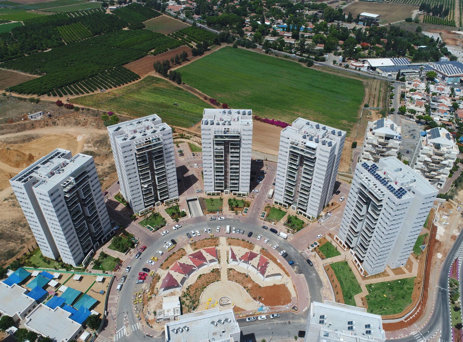 סגירת מרפסות שמש בזכוכית איכותית ברחובות